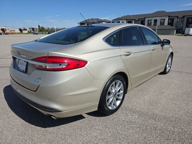 Used 2017 Ford Fusion SE w/ Fusion SE Technology Package FWD image 13