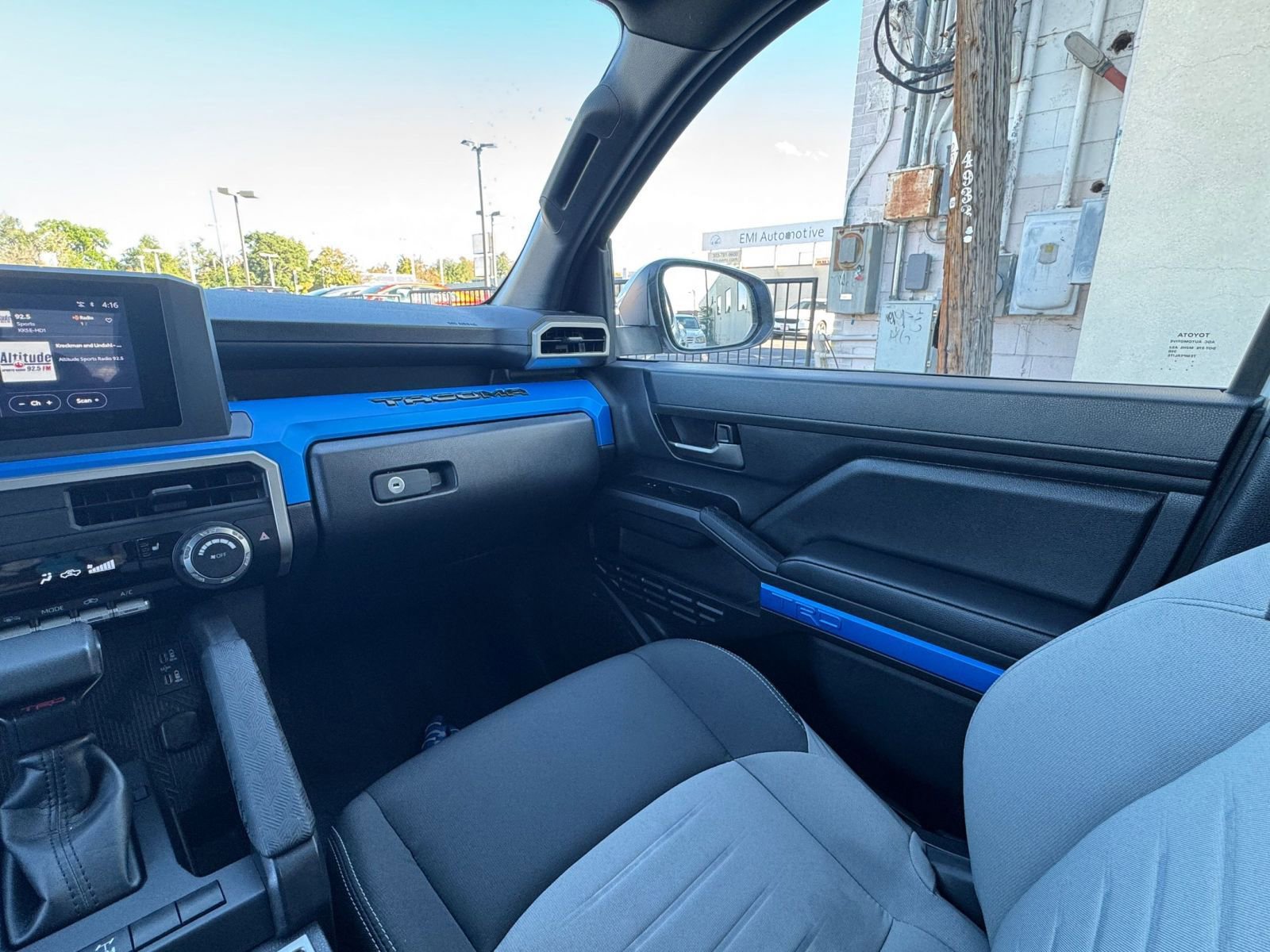 Used 2025 Toyota Tacoma SR image 33