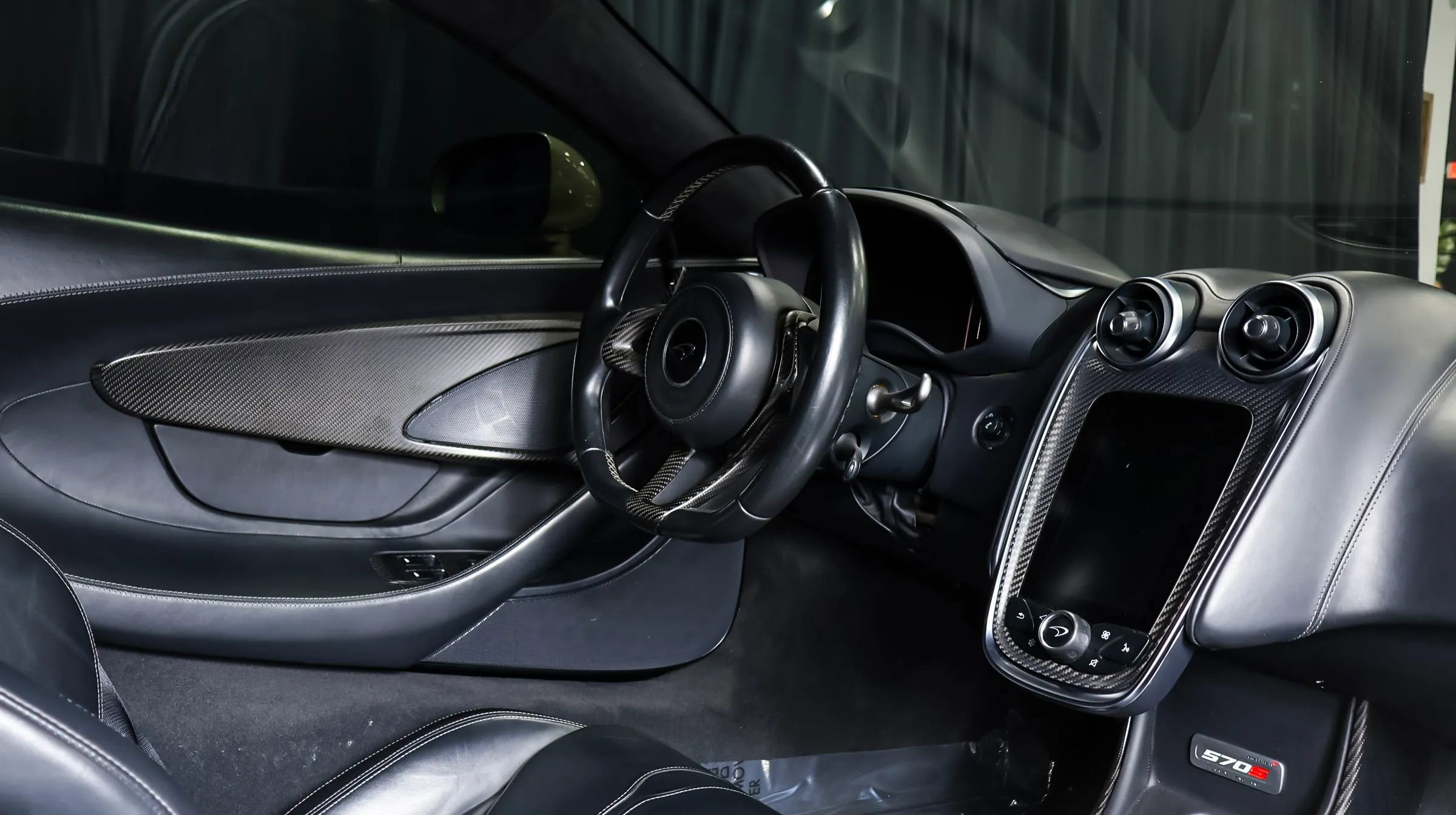 Used 2016 McLaren 570S Coupe RWD image 12