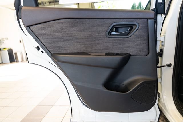 Used 2023 Nissan Rogue S AWD/4WD image 24