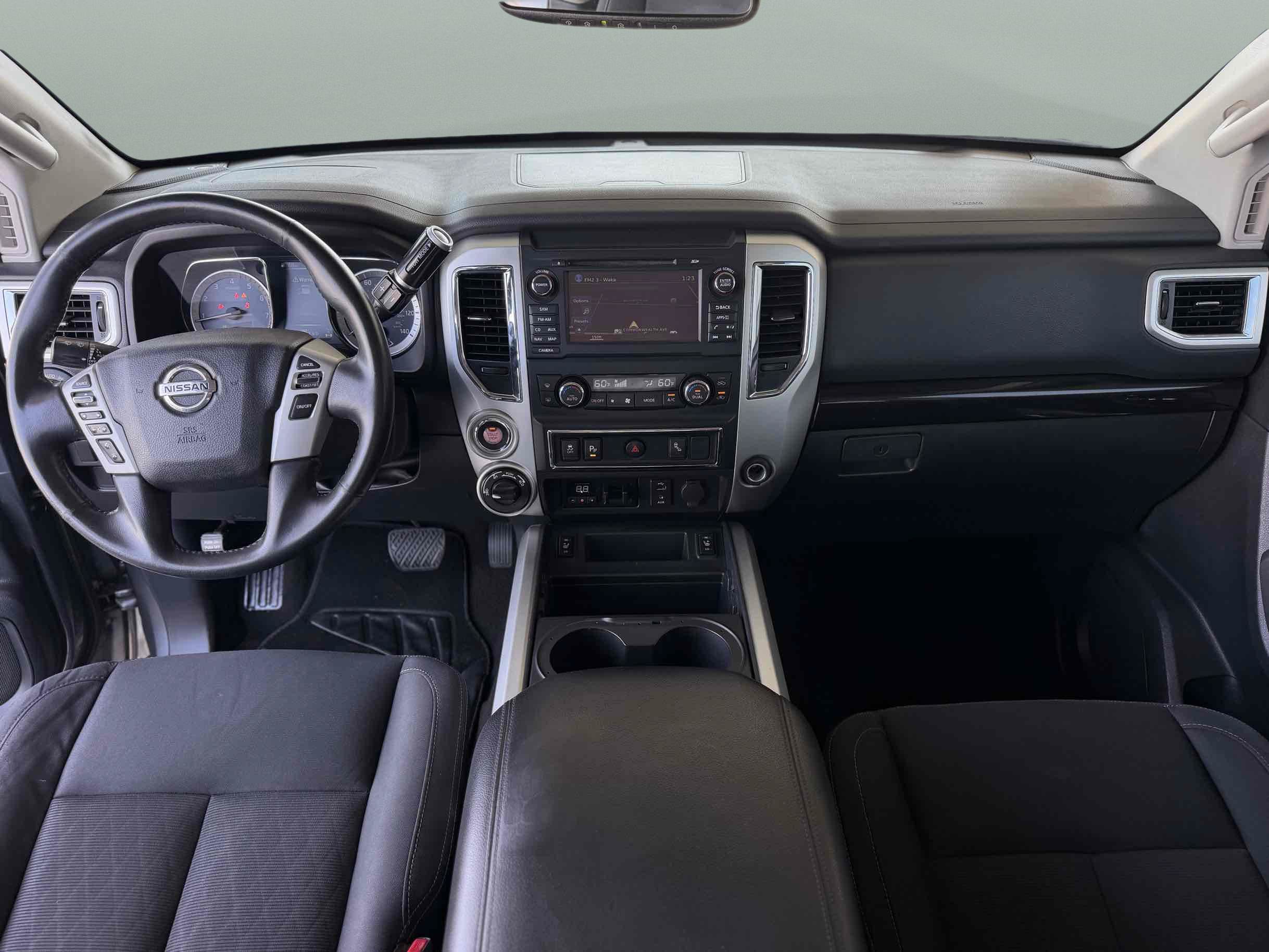Used 2018 Nissan Titan SV w/ SV Convenience Package AWD/4WD image 9