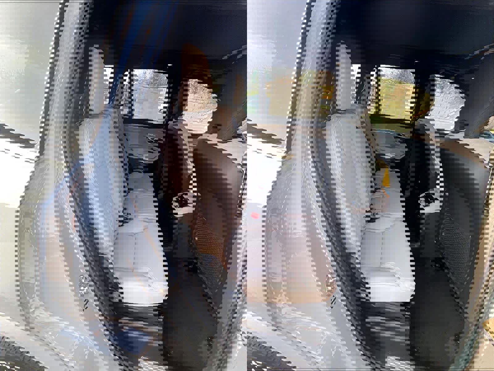 New 2026 Volvo XC90 T8 Plus w/ Protection Package Premier image 27