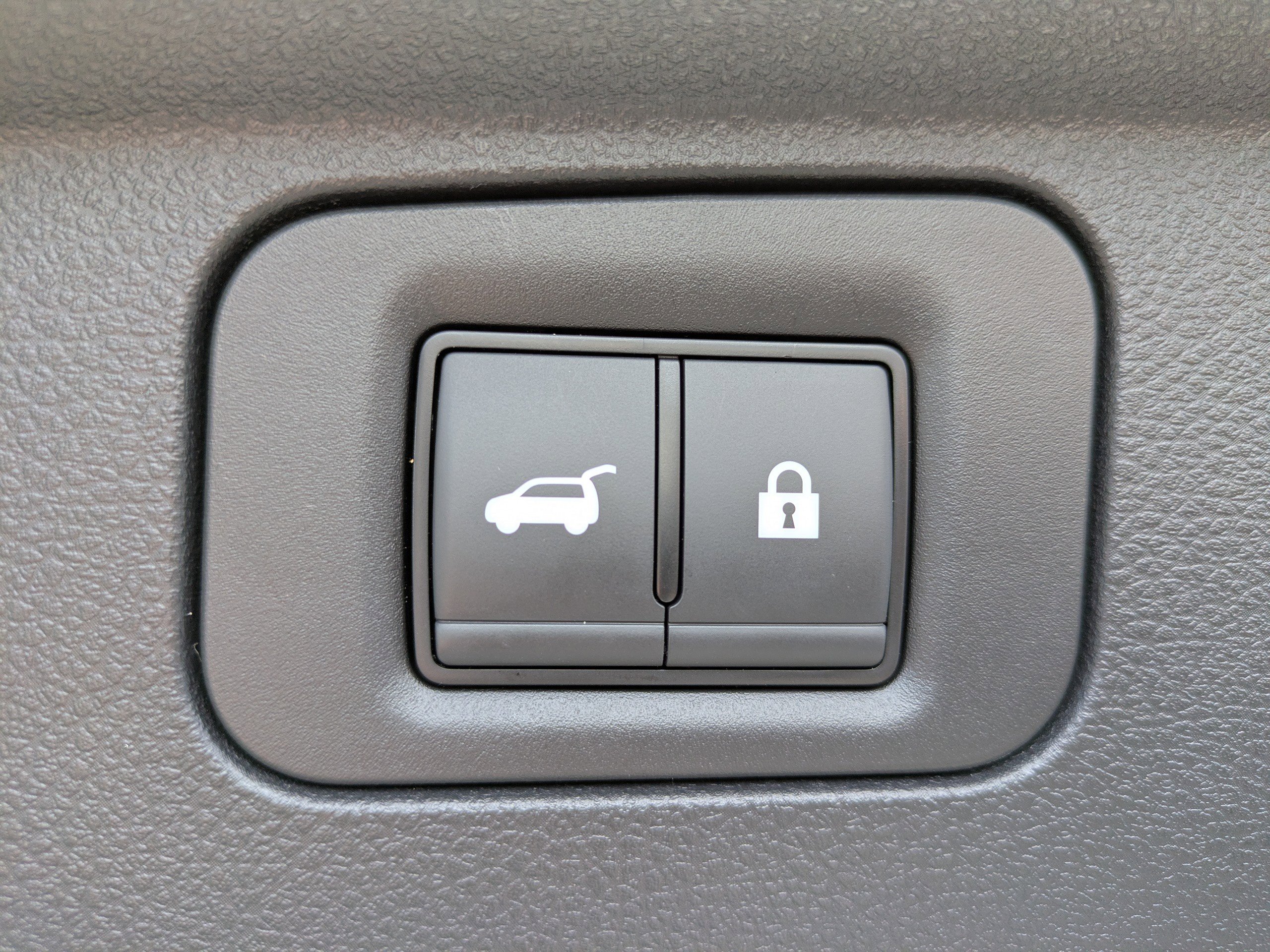 Used 2025 Nissan Armada SL w/ Captain's Chari Seat Package image 12