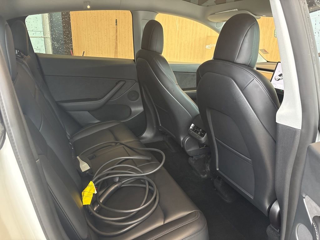 Used 2021 Tesla Model Y Long Range AWD/4WD image 21