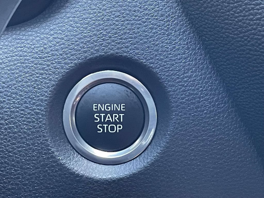 Used 2025 Toyota Corolla SE FWD image 31