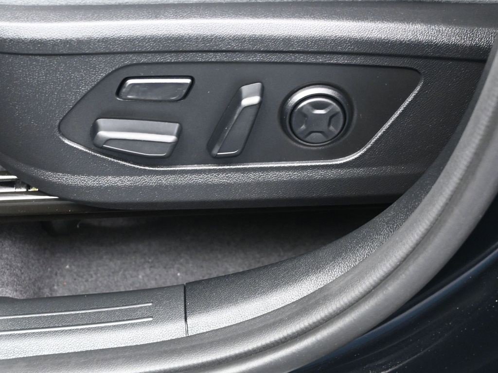 Certified 2025 Kia Sorento SX Prestige w/ Sage Leather Package image 13