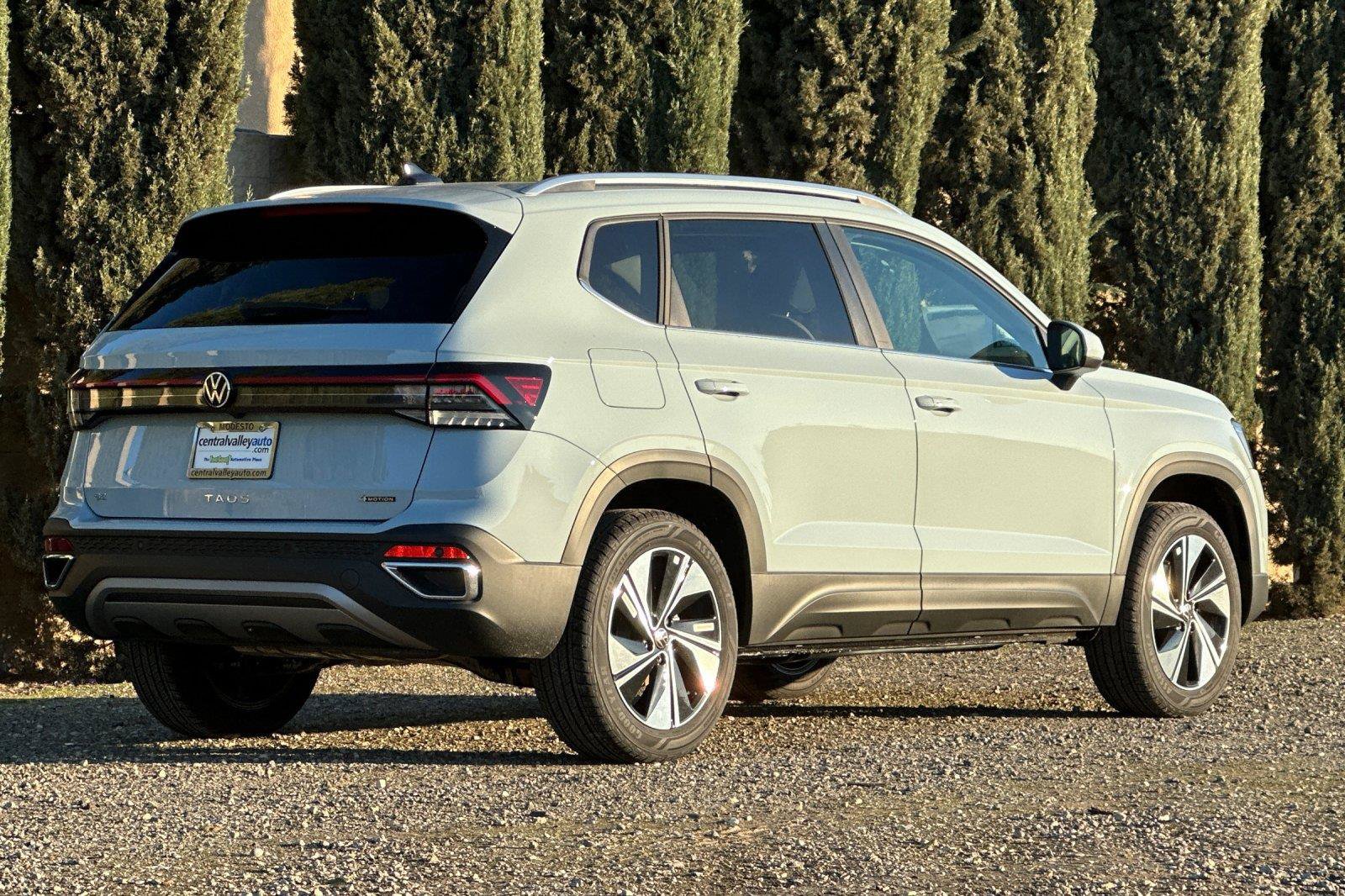 New 2026 Volkswagen Taos SE AWD/4WD image 3