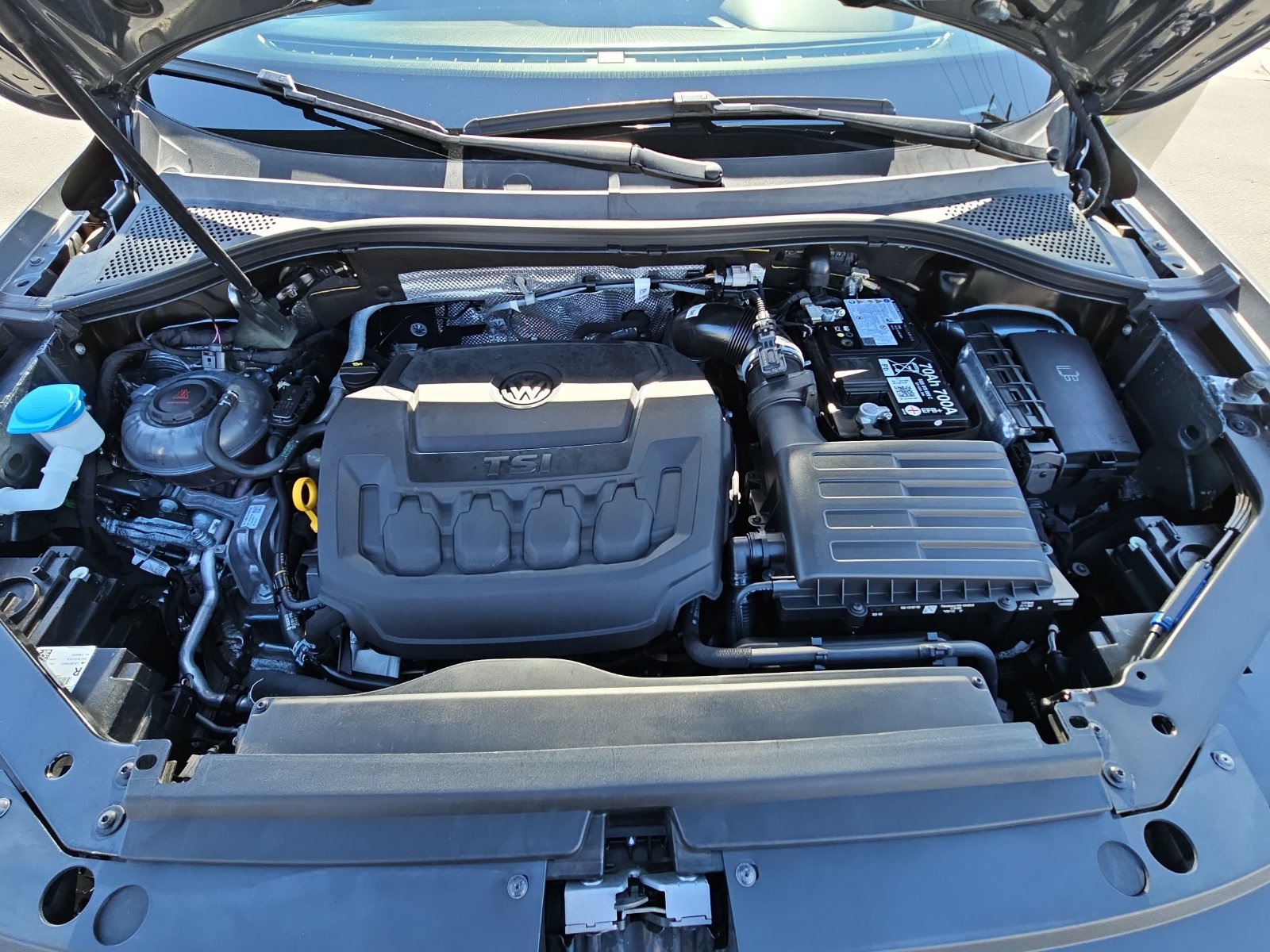 Certified 2024 Volkswagen Tiguan SE R-Line FWD image 32