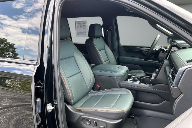 Used 2025 GMC Yukon XL AT4 AWD/4WD image 29