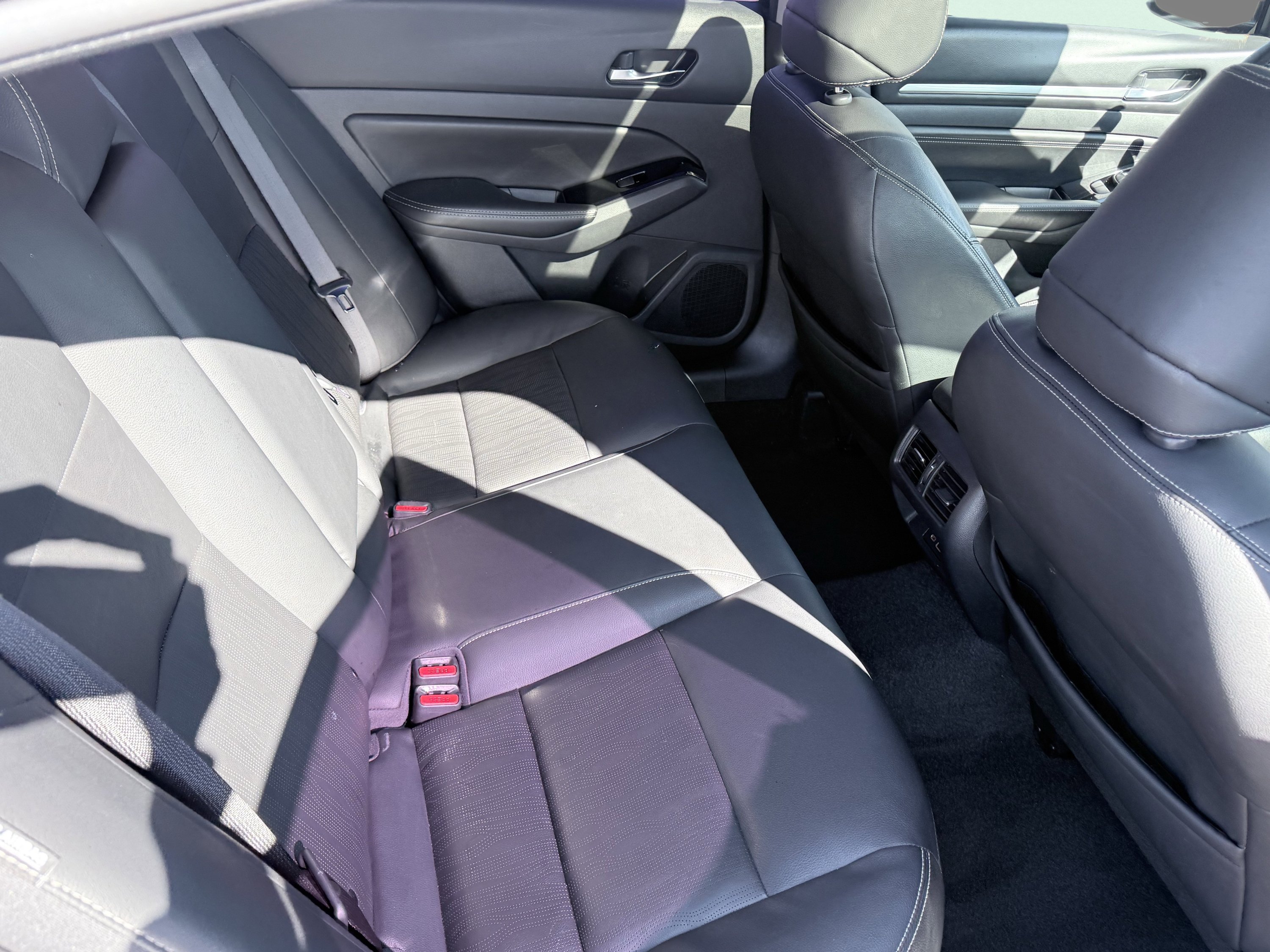 Used 2020 Nissan Altima 2.0 Platinum FWD image 36