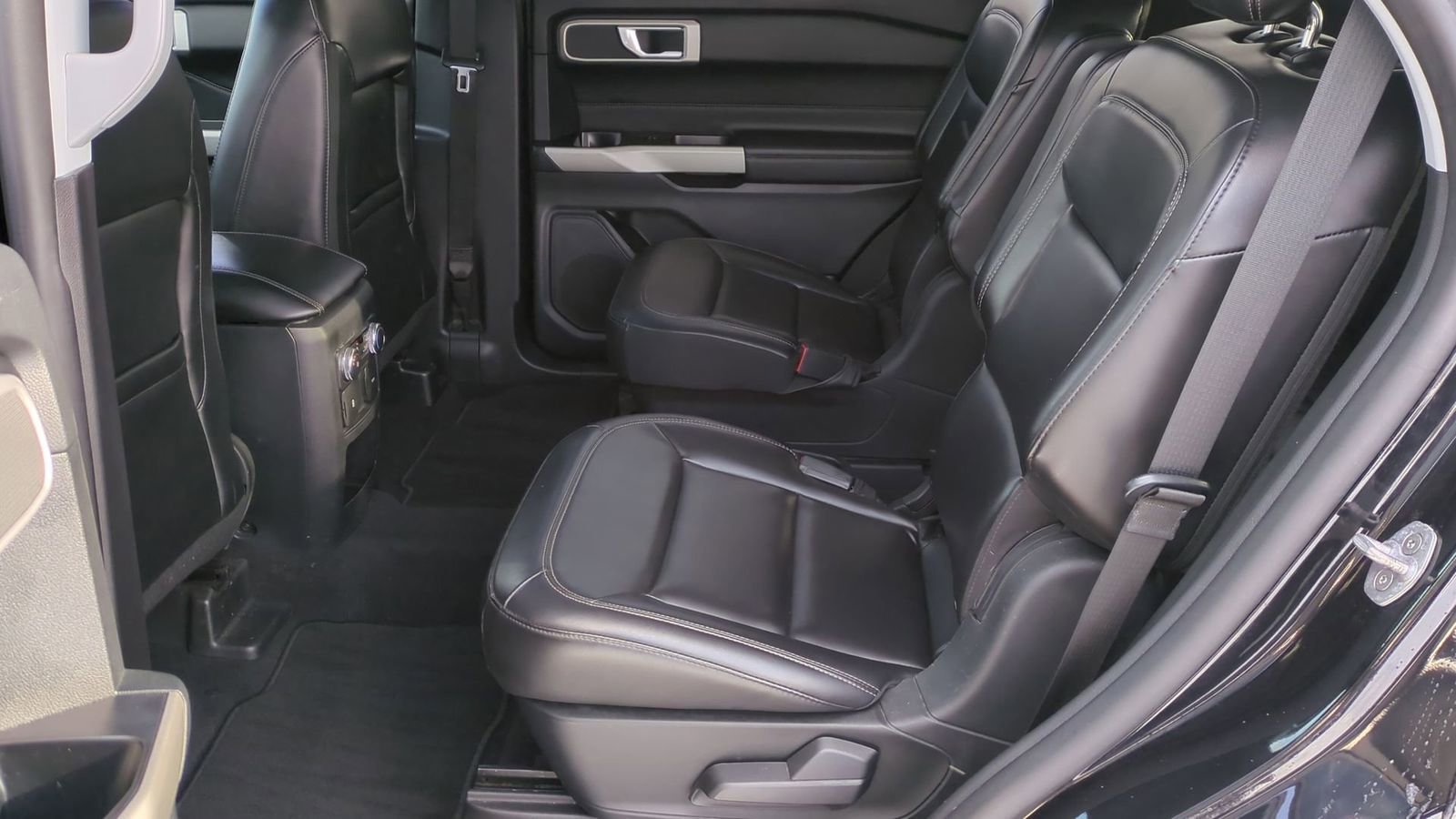 Certified 2021 Ford Explorer XLT w/ Equipment Group 202A image 23