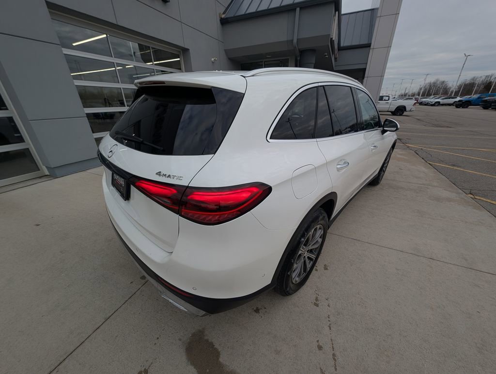 Used 2023 Mercedes-Benz GLC 300 4MATIC image 4