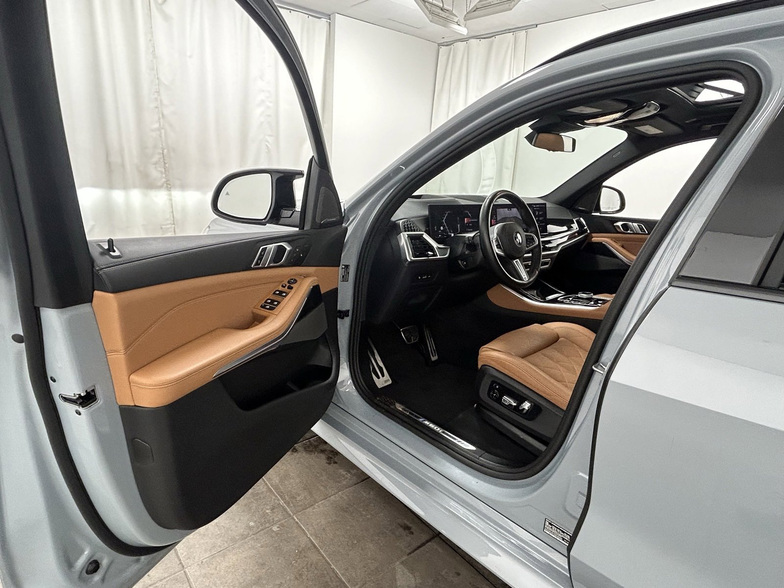 Used 2025 BMW X5 M60i image 25