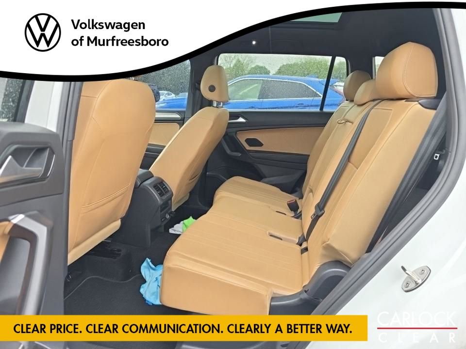 Used 2023 Volkswagen Tiguan SE w/ Panoramic Sunroof Package FWD image 9