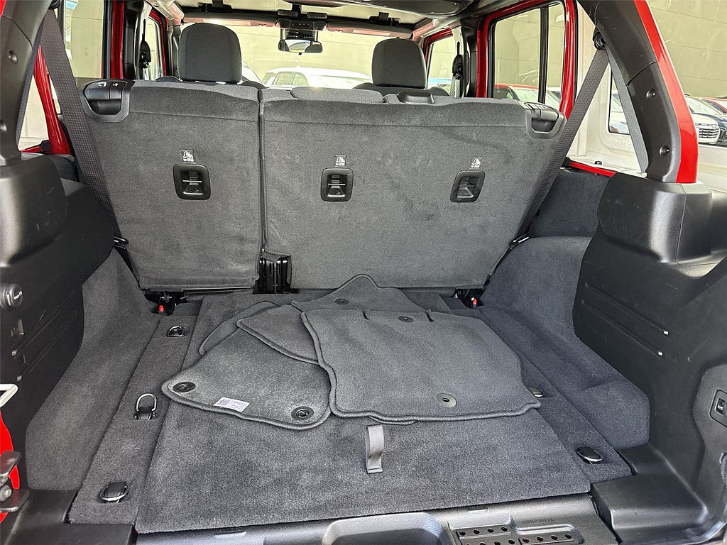 Used 2025 Jeep Wrangler Unlimited Rubicon AWD/4WD image 23