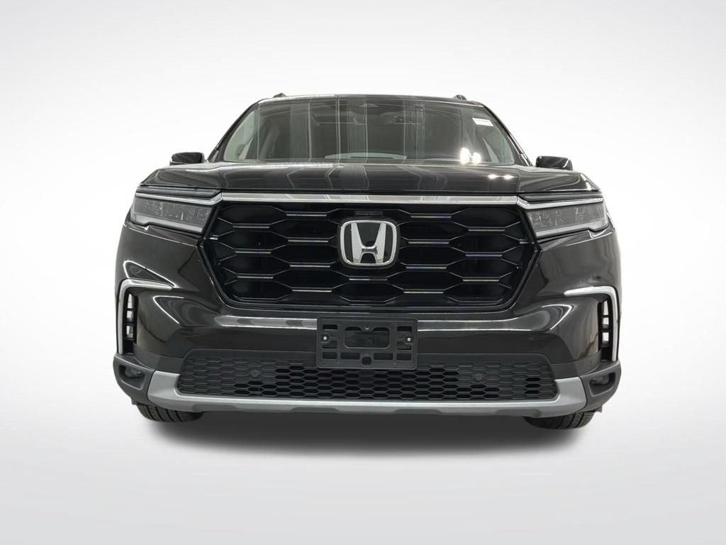 Used 2025 Honda Pilot Touring image 5