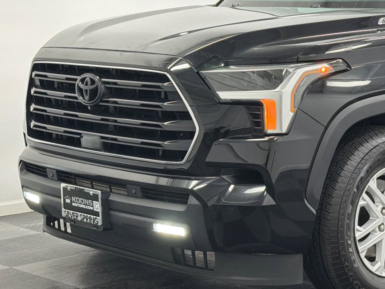 Used 2023 Toyota Sequoia SR5 w/ SR5 Premium Package video 2