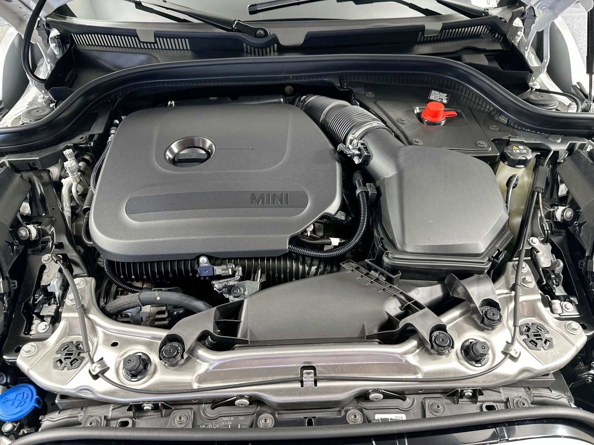 Used 2025 MINI Cooper 2-Door Hardtop image 31