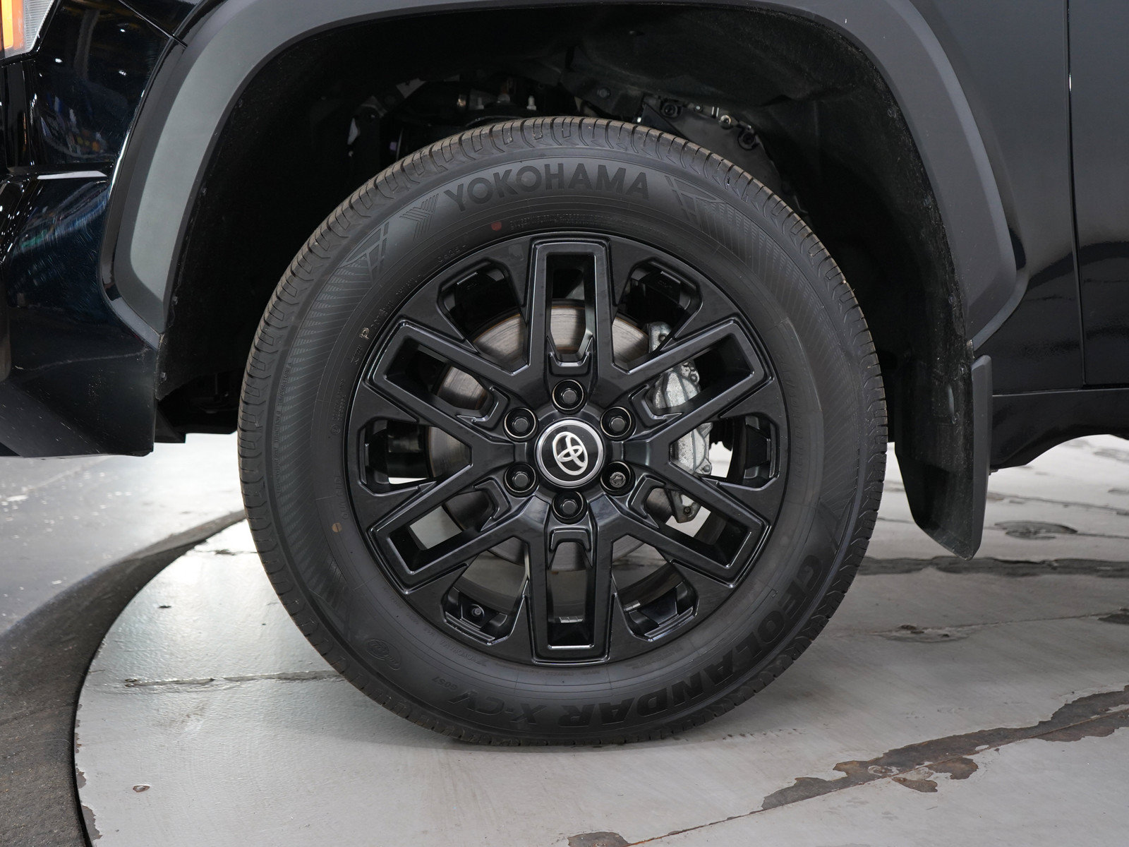 Used 2025 Toyota Tundra Limited AWD/4WD image 30