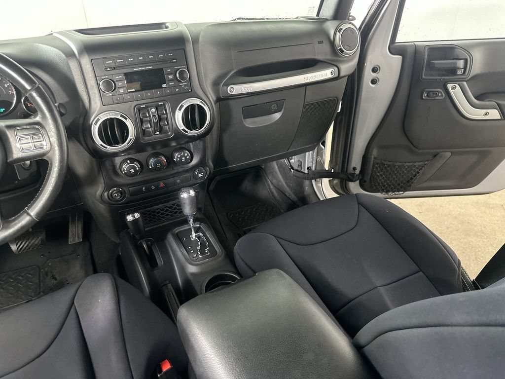 Used 2015 Jeep Wrangler Unlimited Rubicon AWD/4WD image 20