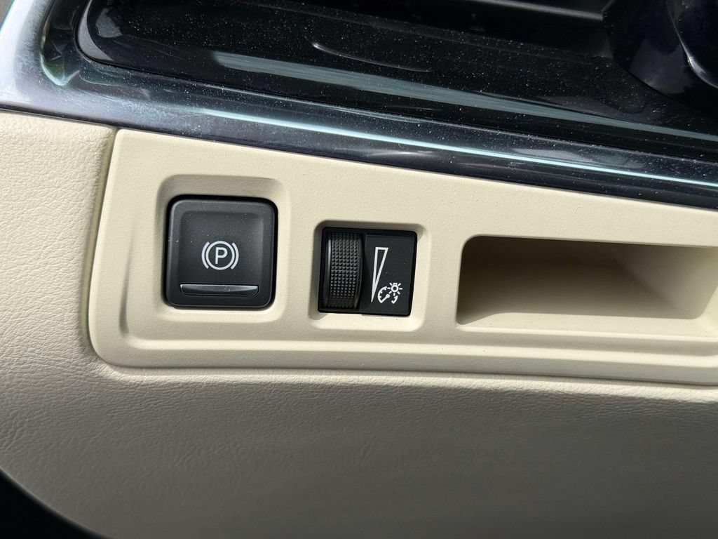 Used 2020 Cadillac XT6 Premium Luxury FWD image 30