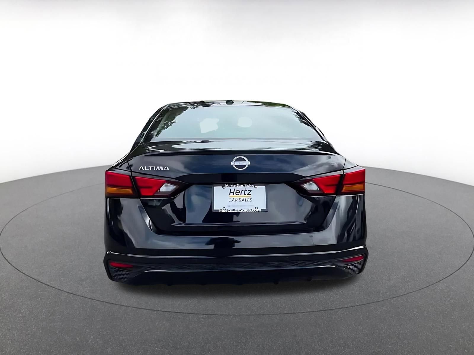 Used 2025 Nissan Altima 2.5 SV FWD image 12