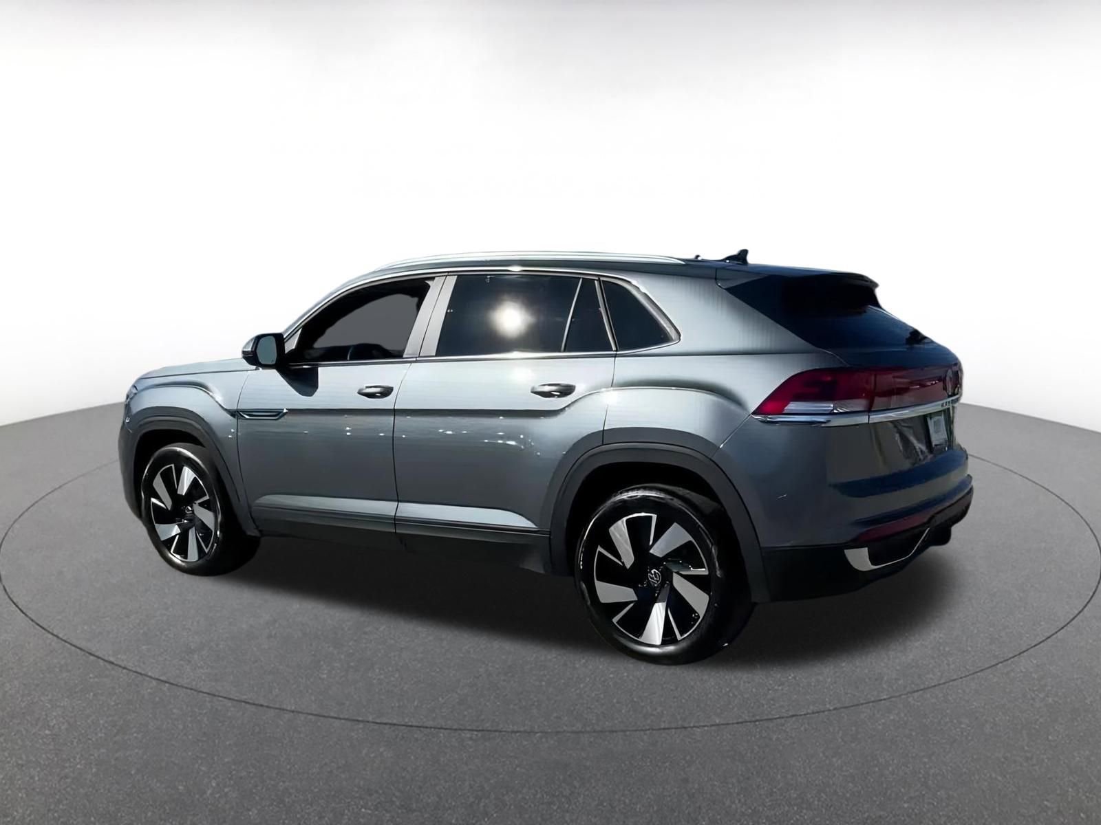 Used 2025 Volkswagen Atlas Cross Sport SE image 10