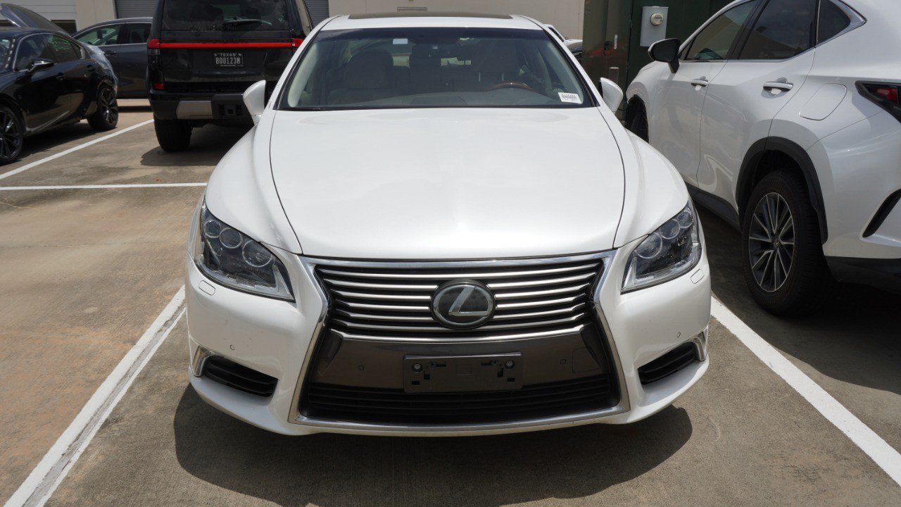 Used 2016 Lexus LS 460 L RWD image 2