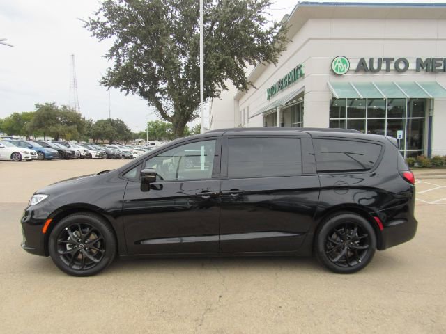 Used 2026 Chrysler Pacifica Limited w/ S Appearance Package image 13