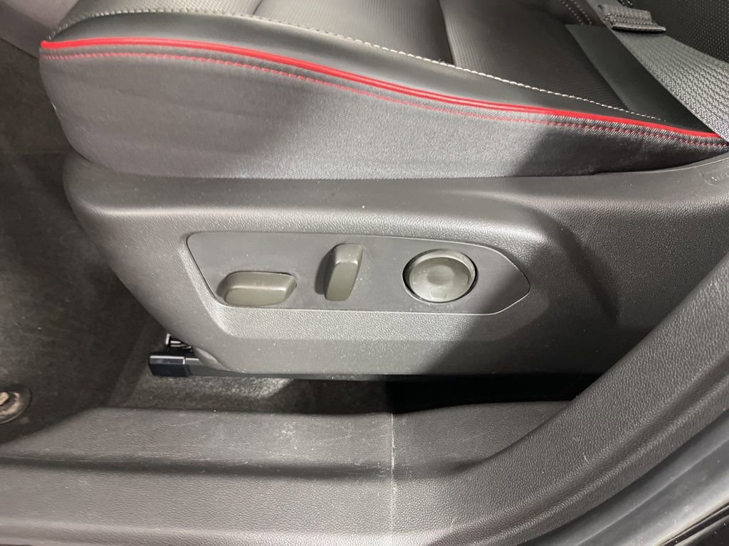 Used 2022 Buick Envision Essence w/ Sport Touring Package image 23