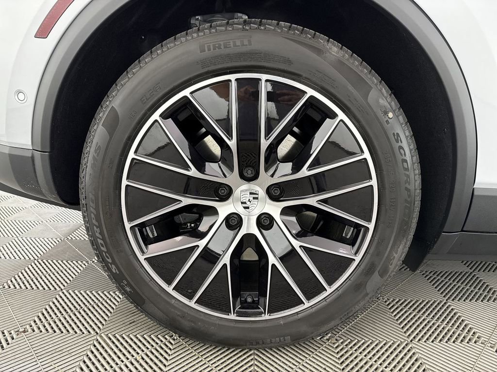 New 2025 Porsche Macan 4 Electric AWD/4WD image 16