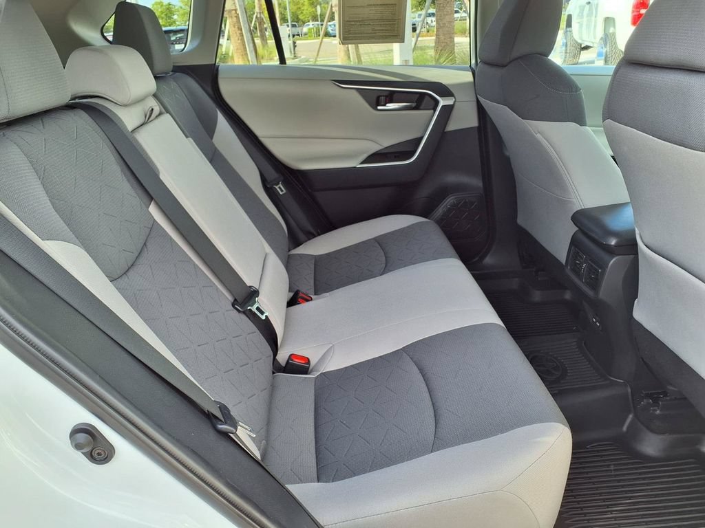 Used 2022 Toyota RAV4 XLE w/ Convenience Package FWD image 15