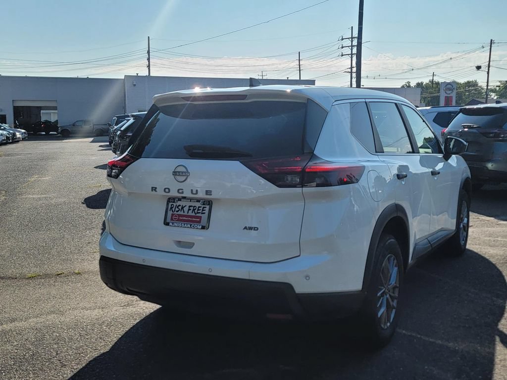 Used 2024 Nissan Rogue S AWD/4WD image 9