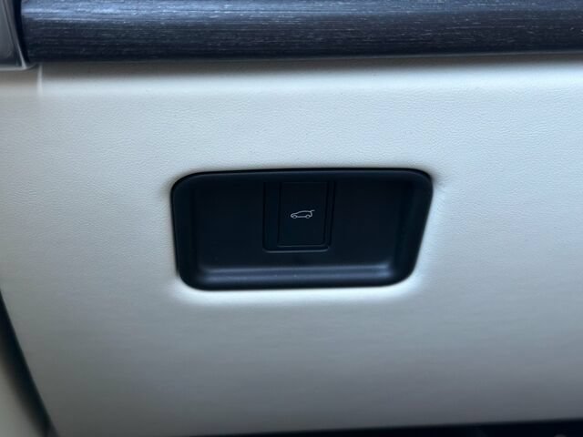 Used 2024 Land Rover Range Rover SE AWD/4WD image 32