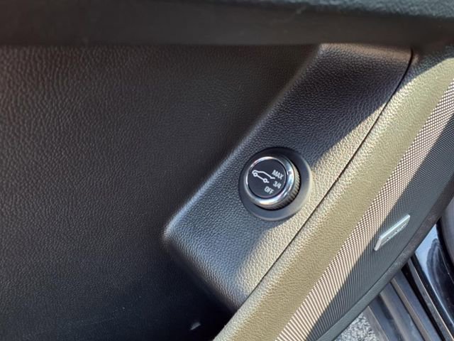 Used 2023 Chevrolet Traverse RS image 18