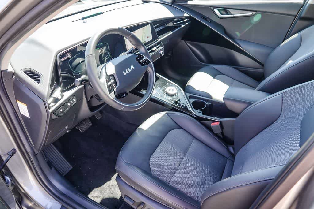 Certified 2023 Kia Niro EX image 16
