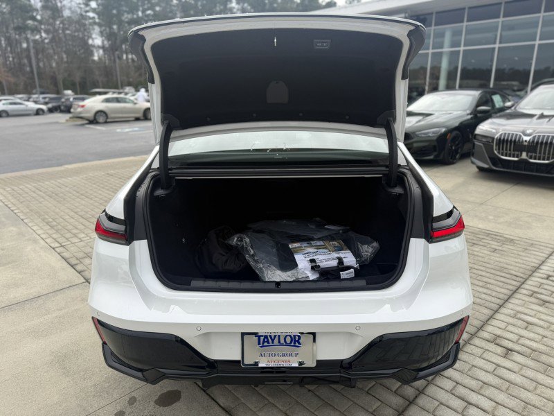 New 2026 BMW 750e xDrive w/ Executive Package image 20