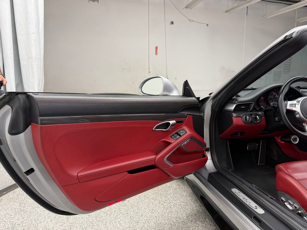 Used 2015 Porsche 911 Turbo S image 17