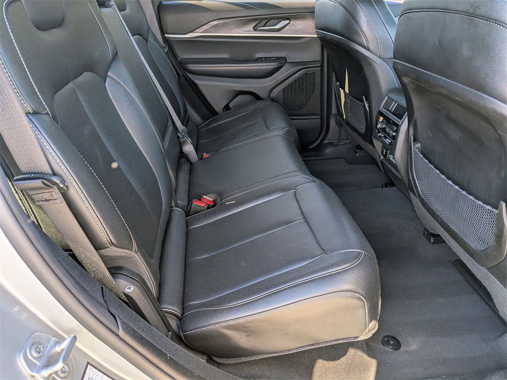 Used 2024 Jeep Grand Cherokee Limited image 30