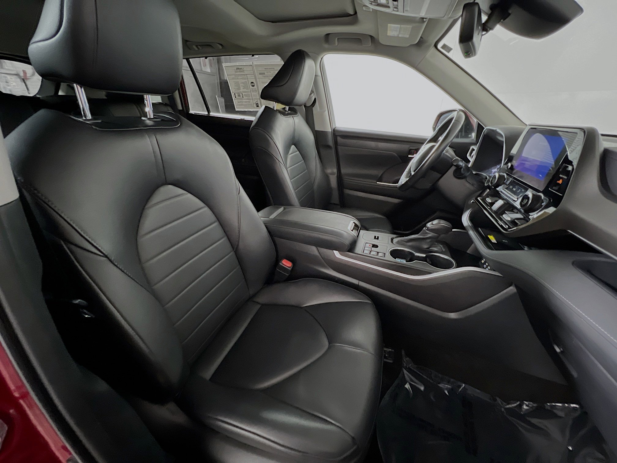 Used 2023 Toyota Highlander XLE image 30