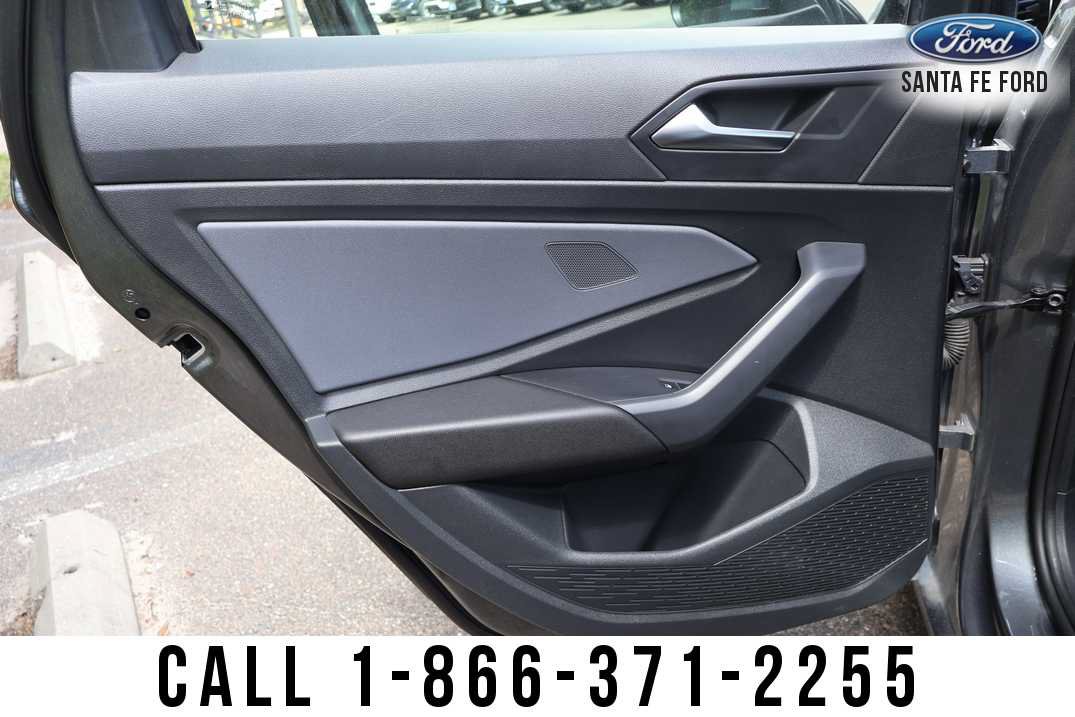 Used 2025 Volkswagen Jetta SE FWD image 12