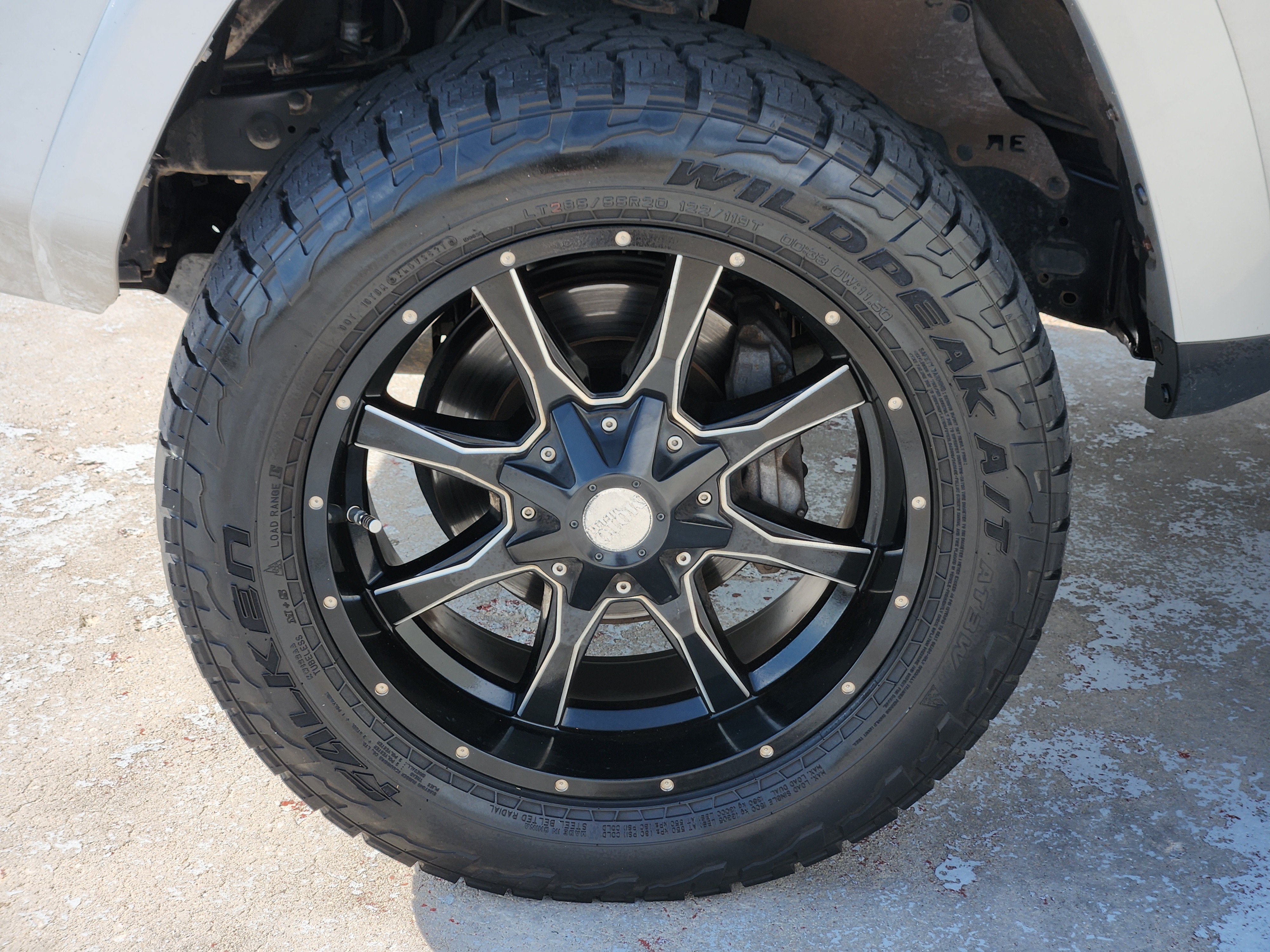 Used 2016 Toyota 4Runner SR5 AWD/4WD image 13