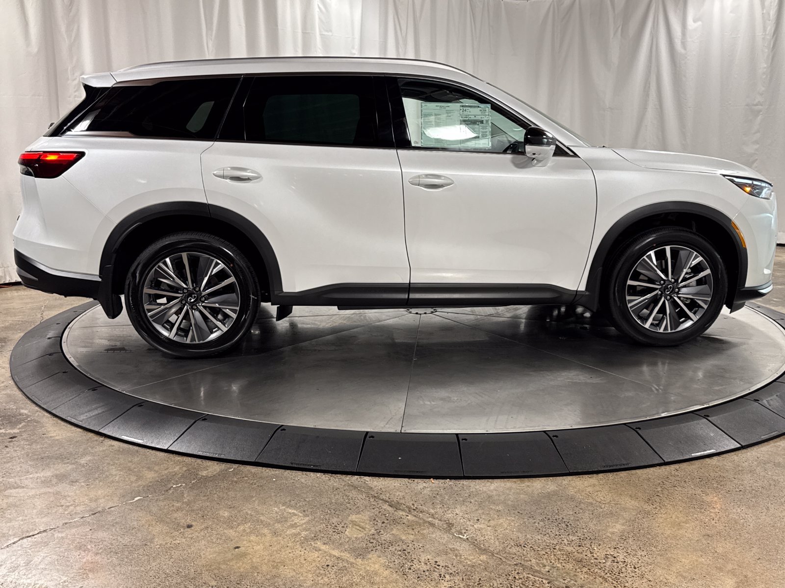 New 2027 INFINITI QX60 Luxe w/ Cargo Package AWD/4WD image 6