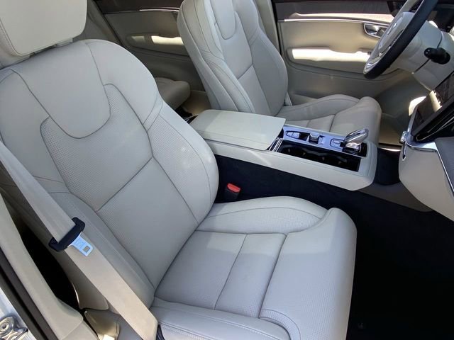 Used 2025 Volvo XC90 T8 Ultra w/ Protection Package Premier image 12