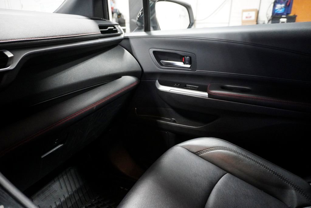 Used 2025 Toyota Sienna XSE image 32