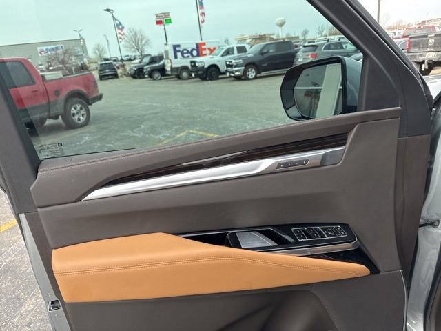 Used 2025 Cadillac Escalade Premium Luxury AWD/4WD image 18