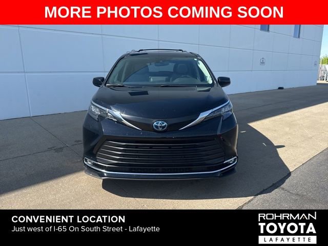 Used 2024 Toyota Sienna XLE w/ XLE Plus Package AWD/4WD image 2