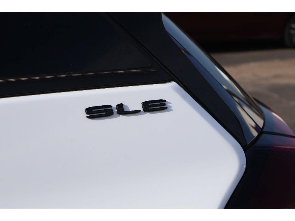 Used 2023 GMC Terrain SLE w/ Driver Convenience Package FWD image 9
