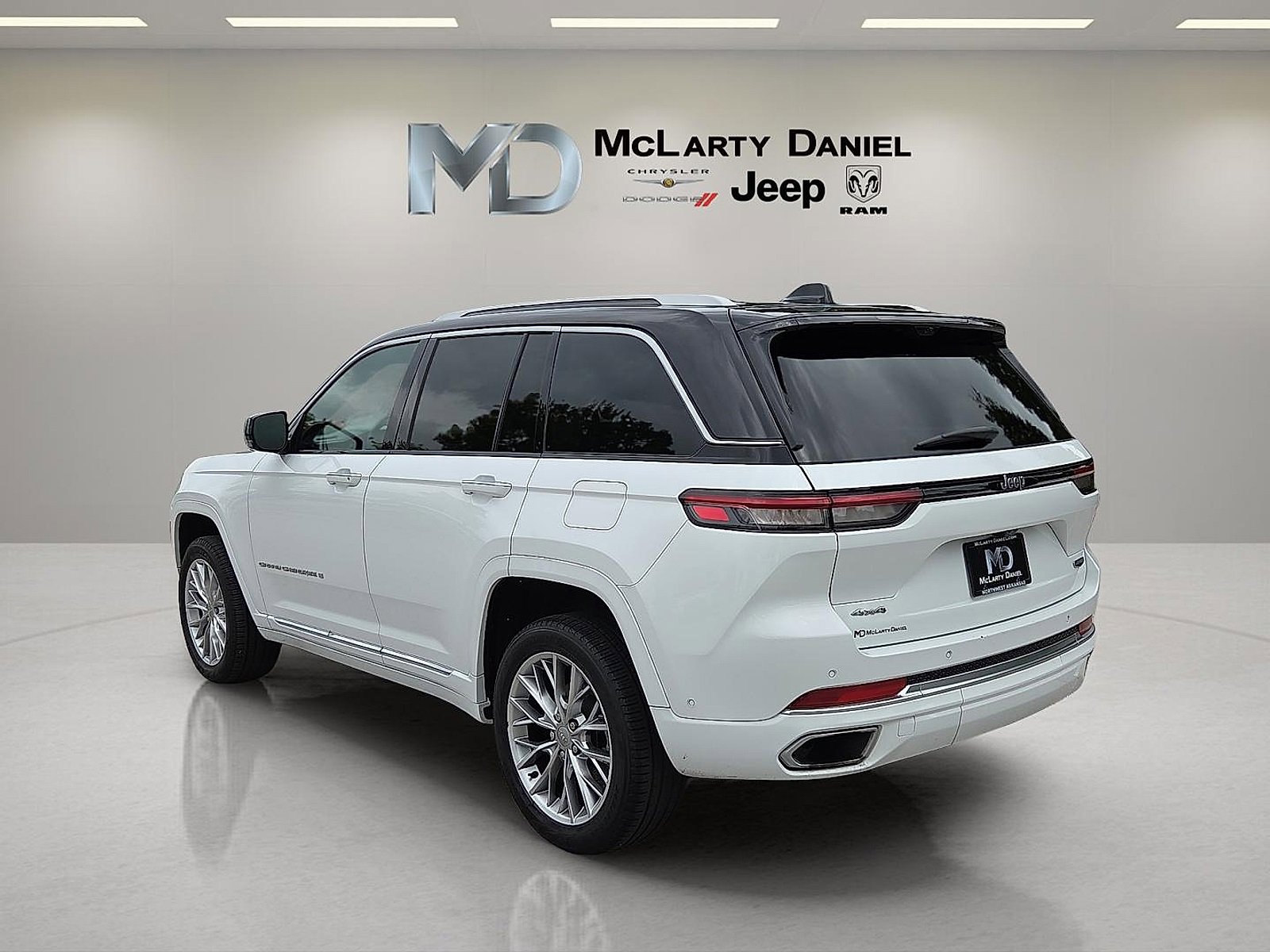 Used 2022 Jeep Grand Cherokee Summit w/ Adv Protech Group IV image 4