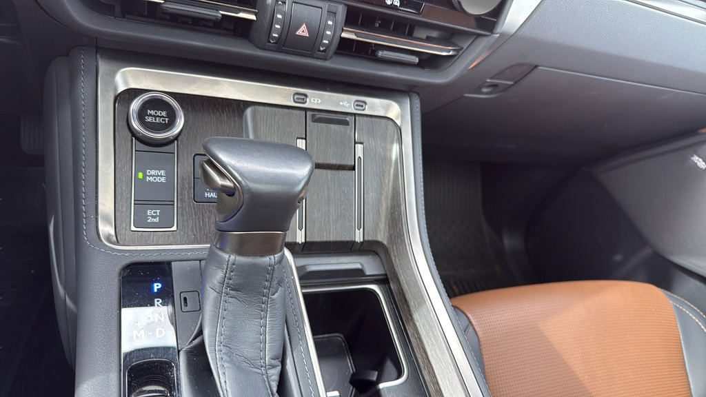 Used 2024 Lexus GX 550 w/ Accessory Package (2T) AWD/4WD image 28